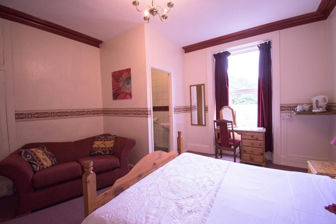 ไพน์โกรฟ โฮเต็ล Hotel คาร์ลไอเอิล ภายนอก รูปภาพ