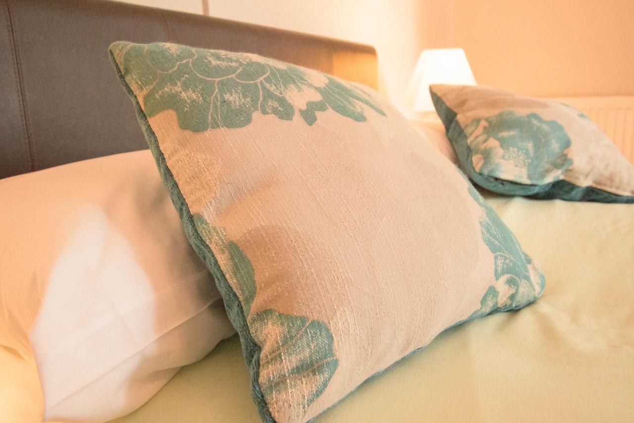 ไพน์โกรฟ โฮเต็ล Hotel คาร์ลไอเอิล ภายนอก รูปภาพ